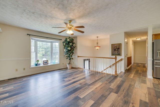 202 Grandview Street, Mount Carmel, TN 37645