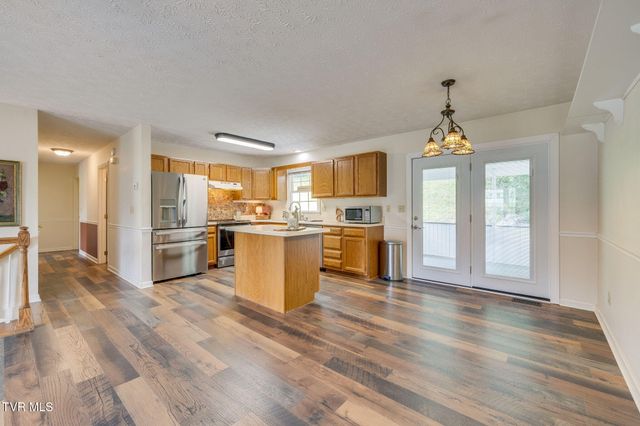 202 Grandview Street, Mount Carmel, TN 37645