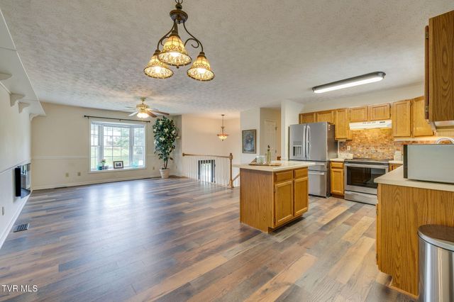 202 Grandview Street, Mount Carmel, TN 37645