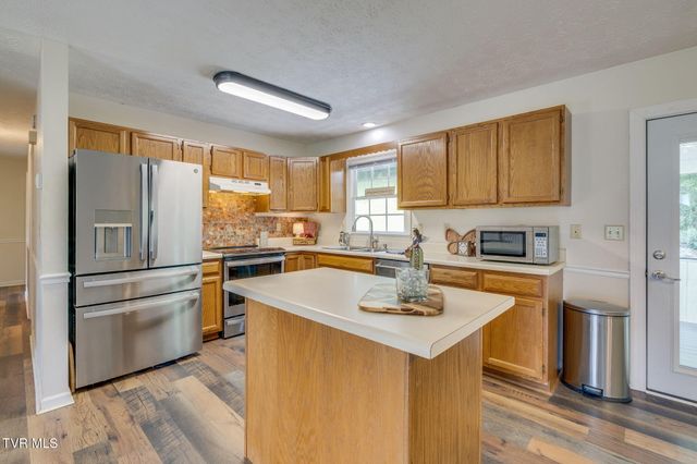202 Grandview Street, Mount Carmel, TN 37645