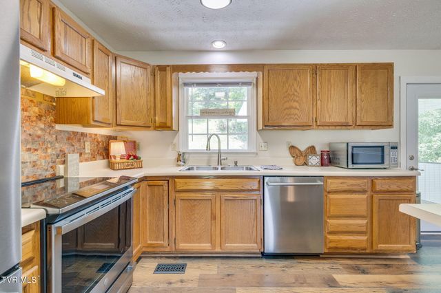 202 Grandview Street, Mount Carmel, TN 37645