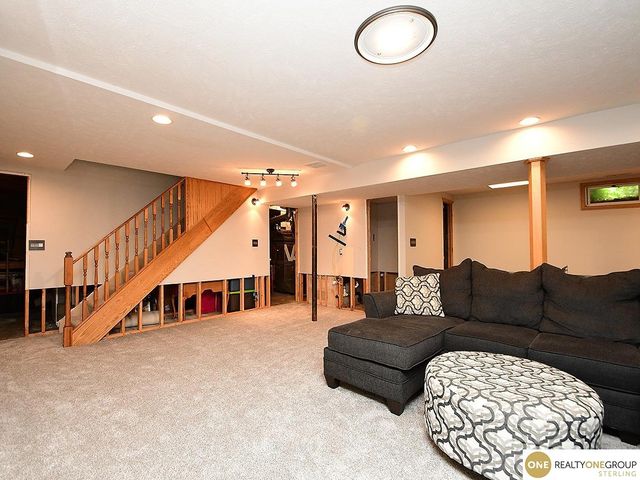 2405 S 151 Street, Omaha, NE 68144