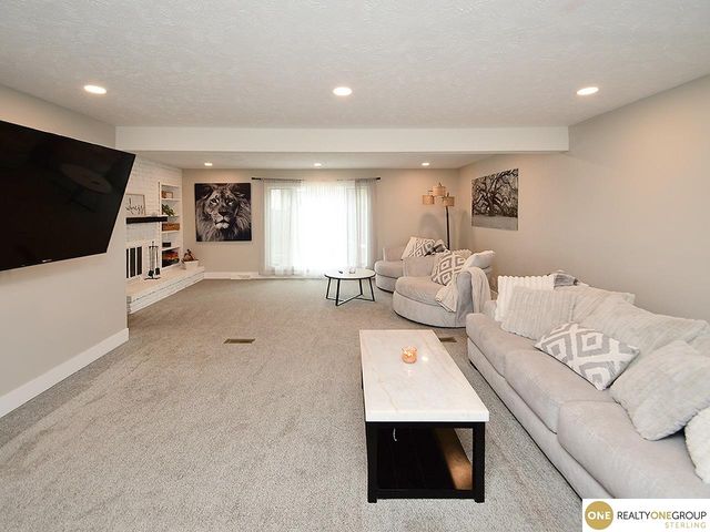 2405 S 151 Street, Omaha, NE 68144