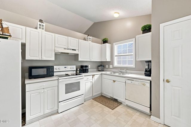 1037 Laurel Leaf Road, Zebulon, NC 27597