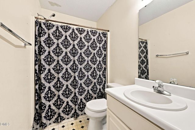 1037 Laurel Leaf Road, Zebulon, NC 27597