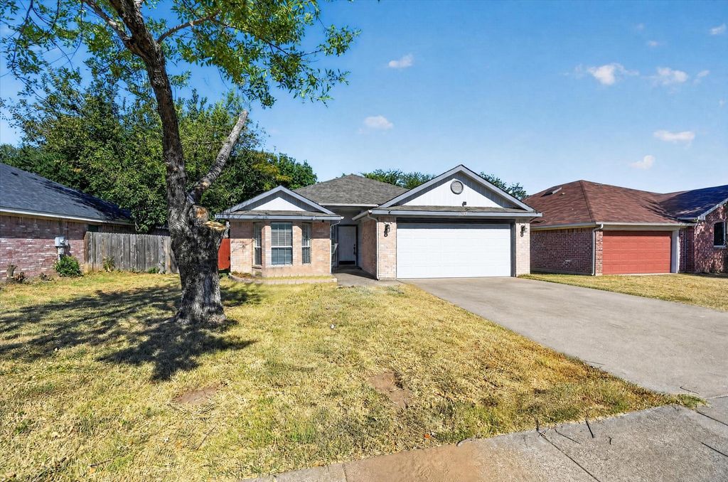1137 Darren Drive, Burleson, TX 76028 — exterior