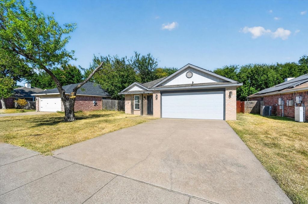 1137 Darren Drive, Burleson, TX 76028 — photo 2