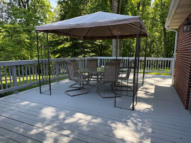 310 North DRIVE, Hempfield Twp, PA 15644