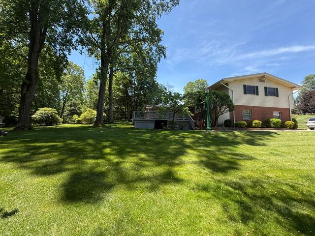 310 North DRIVE, Hempfield Twp, PA 15644