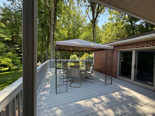 310 North DRIVE, Hempfield Twp, PA 15644