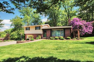 310 North DRIVE, Hempfield Twp, PA 15644