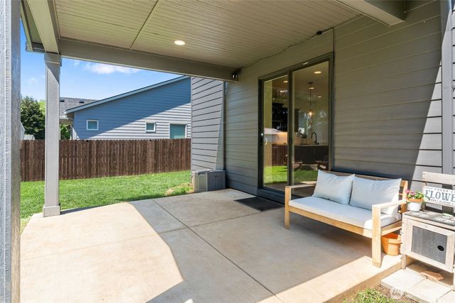 1090 RW Fletcher Street, Winlock, WA 98596