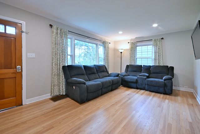 1034 S Saylor Avenue, Elmhurst, IL 60126