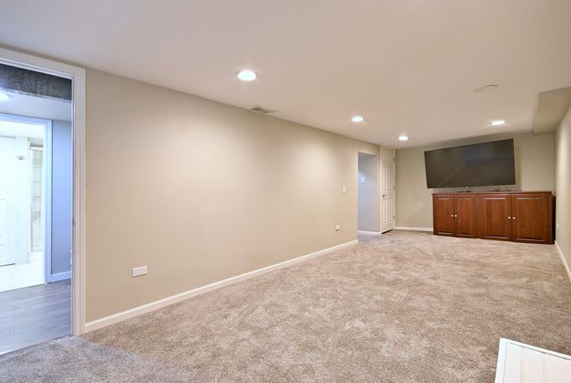 1034 S Saylor Avenue, Elmhurst, IL 60126