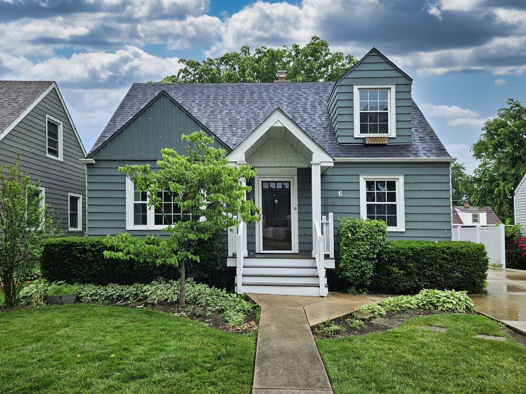 1034 S Saylor Avenue, Elmhurst, IL 60126