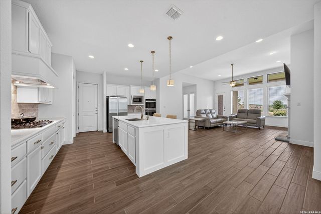 23218 Curvado, San Antonio, TX 78261