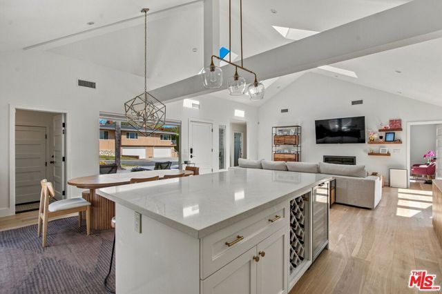 5879 S Le Doux Road, Los Angeles, CA 90056