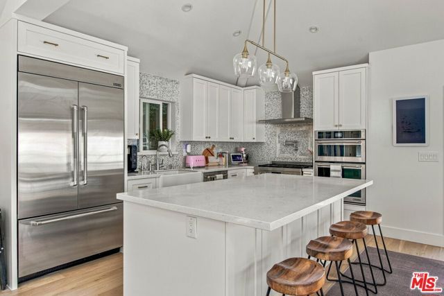 5879 S Le Doux Road, Los Angeles, CA 90056