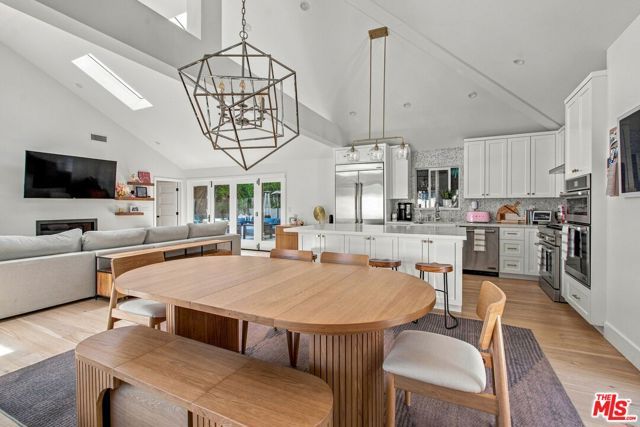 5879 S Le Doux Road, Los Angeles, CA 90056