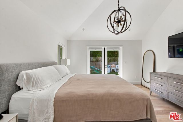 5879 S Le Doux Road, Los Angeles, CA 90056