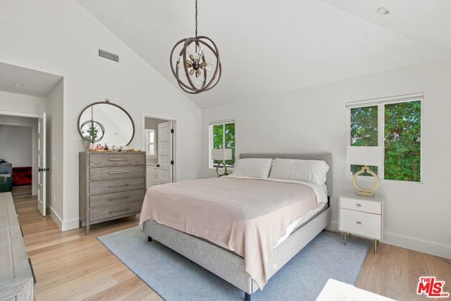 5879 S Le Doux Road, Los Angeles, CA 90056