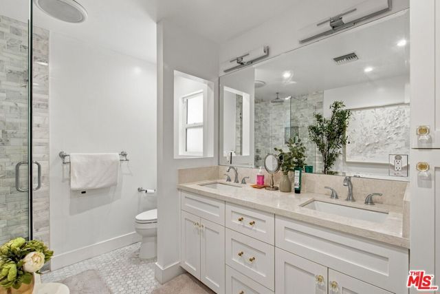 5879 S Le Doux Road, Los Angeles, CA 90056