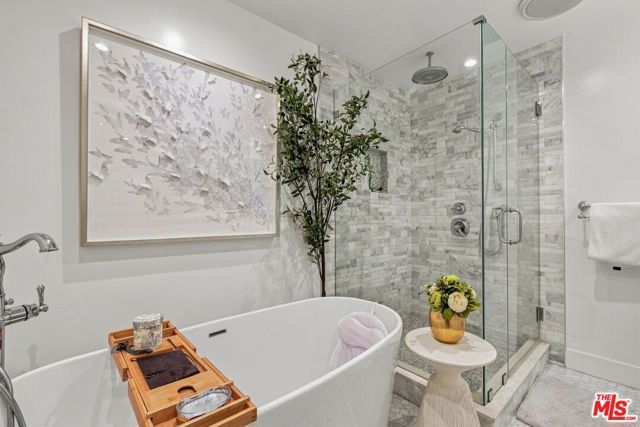 5879 S Le Doux Road, Los Angeles, CA 90056