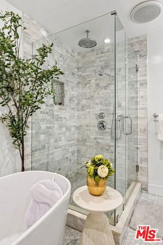 5879 S Le Doux Road, Los Angeles, CA 90056