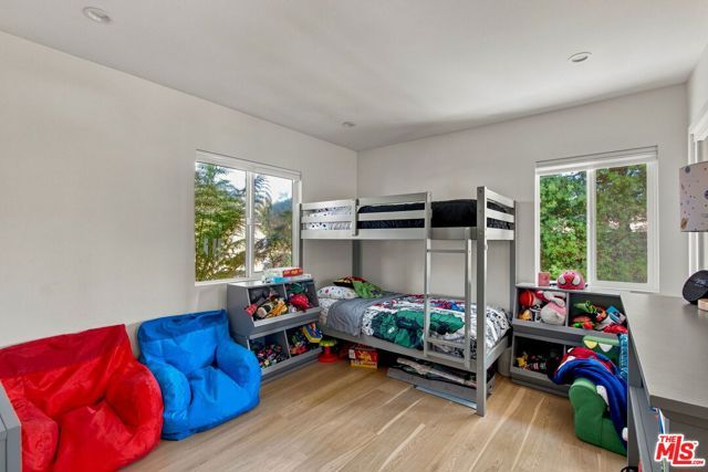 5879 S Le Doux Road, Los Angeles, CA 90056