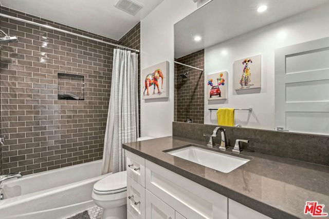 5879 S Le Doux Road, Los Angeles, CA 90056