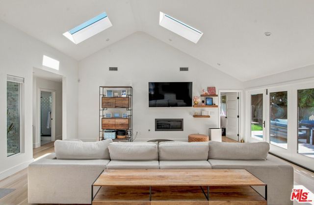 5879 S Le Doux Road, Los Angeles, CA 90056