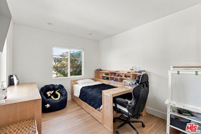 5879 S Le Doux Road, Los Angeles, CA 90056