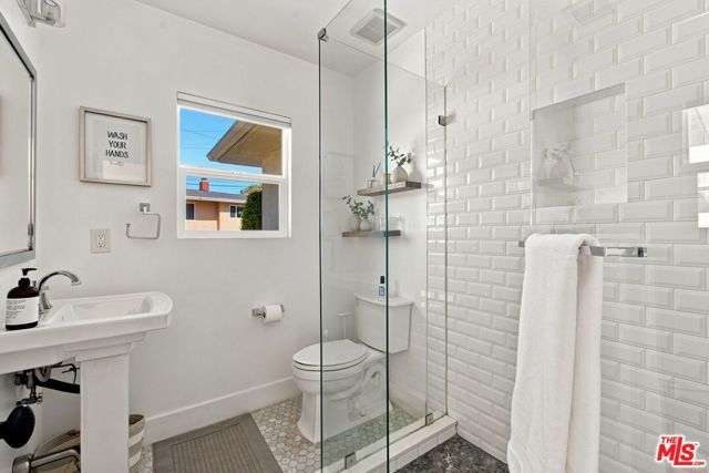 5879 S Le Doux Road, Los Angeles, CA 90056