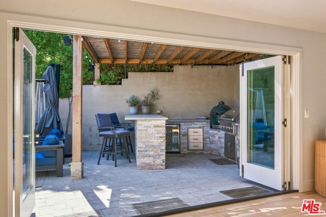 5879 S Le Doux Road, Los Angeles, CA 90056