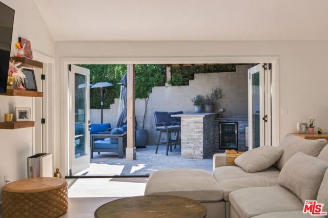 5879 S Le Doux Road, Los Angeles, CA 90056