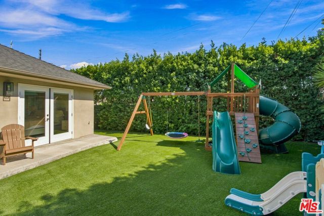 5879 S Le Doux Road, Los Angeles, CA 90056