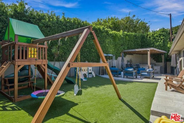 5879 S Le Doux Road, Los Angeles, CA 90056