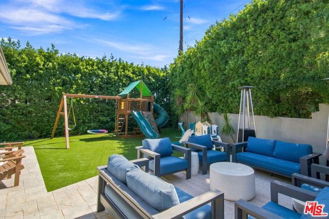 5879 S Le Doux Road, Los Angeles, CA 90056