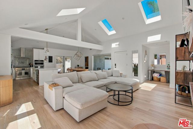 5879 S Le Doux Road, Los Angeles, CA 90056