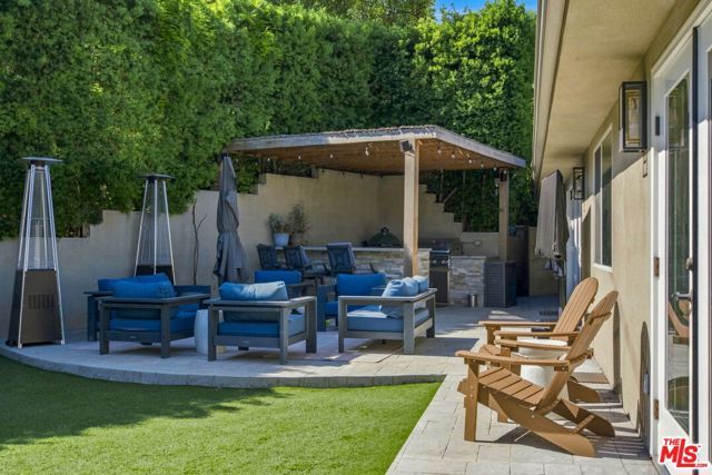 5879 S Le Doux Road, Los Angeles, CA 90056