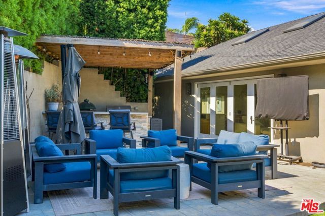 5879 S Le Doux Road, Los Angeles, CA 90056