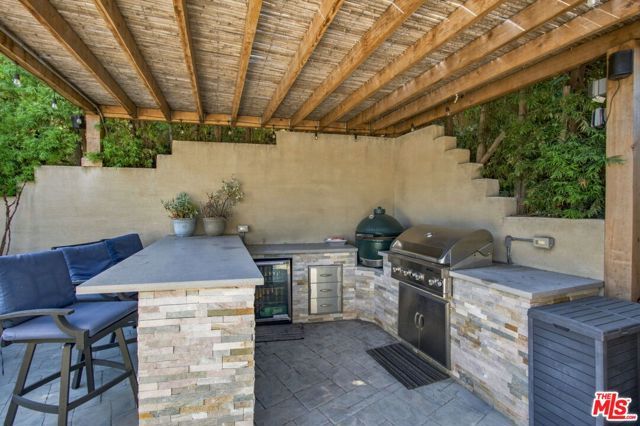 5879 S Le Doux Road, Los Angeles, CA 90056