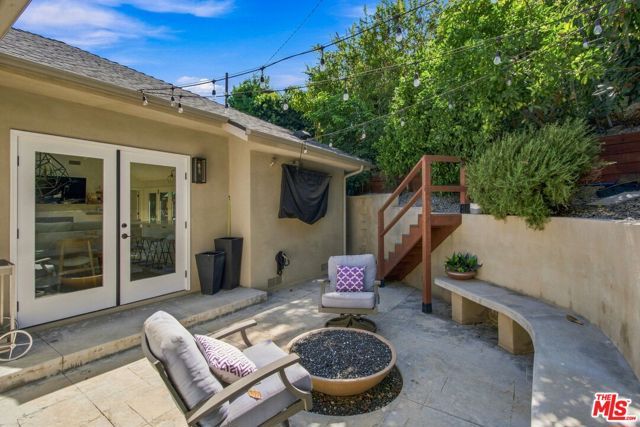 5879 S Le Doux Road, Los Angeles, CA 90056