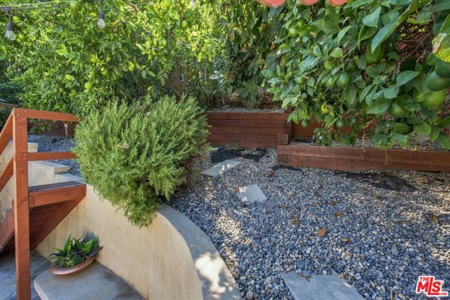 5879 S Le Doux Road, Los Angeles, CA 90056