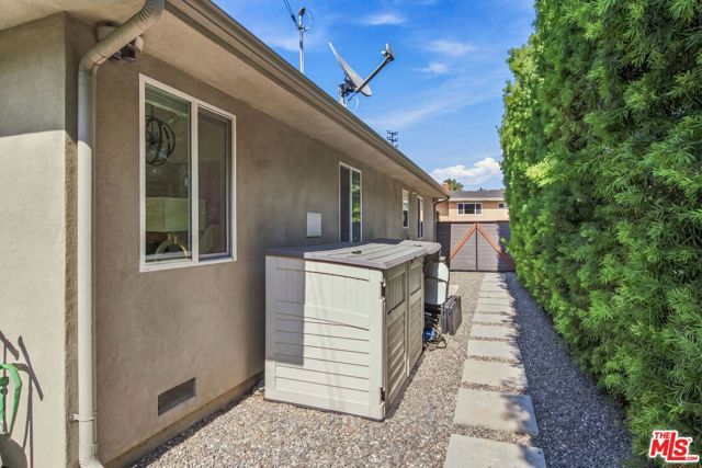 5879 S Le Doux Road, Los Angeles, CA 90056
