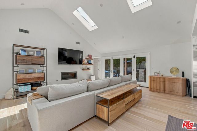 5879 S Le Doux Road, Los Angeles, CA 90056