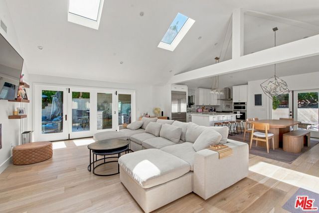5879 S Le Doux Road, Los Angeles, CA 90056