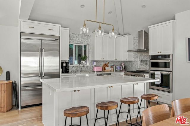 5879 S Le Doux Road, Los Angeles, CA 90056