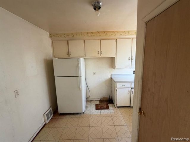 252 W Strathmore Avenue, Pontiac, MI 48340