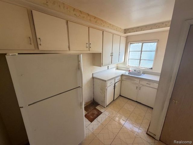 252 W Strathmore Avenue, Pontiac, MI 48340